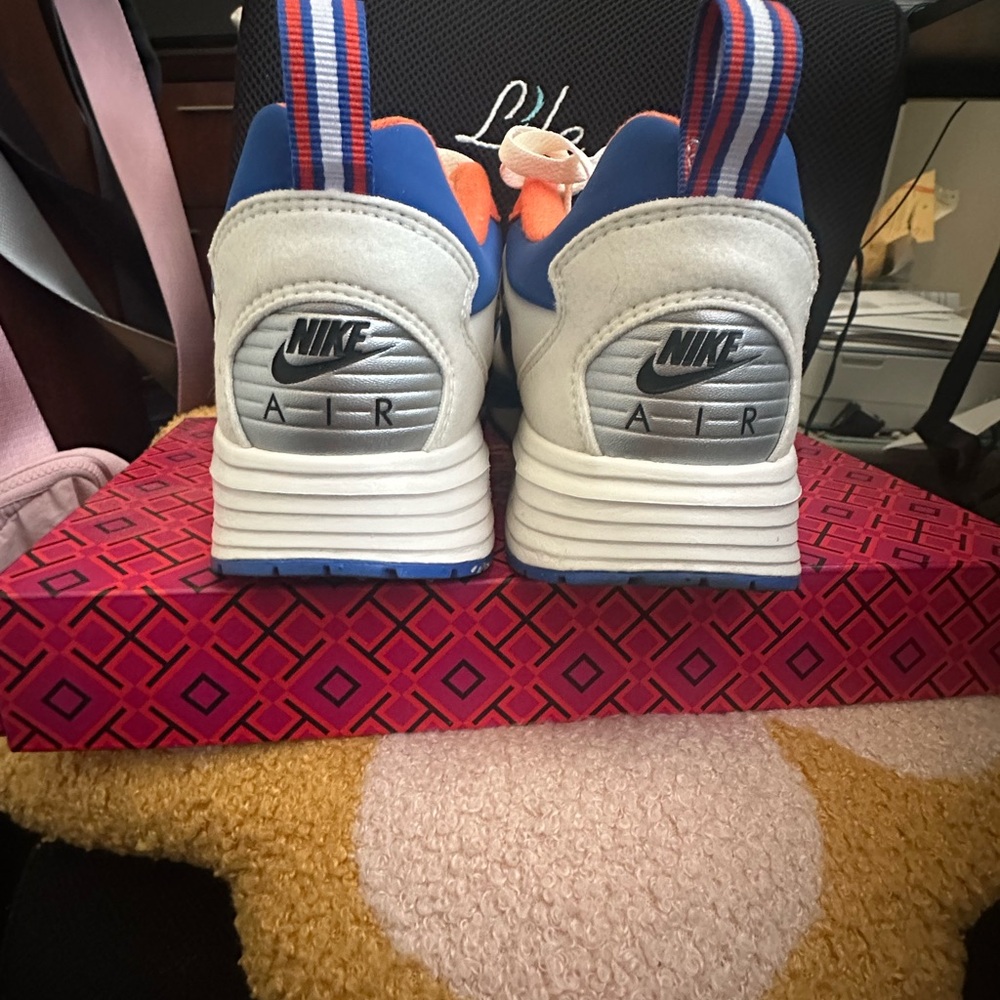 Florida Gators Nike Air Max Solo - Picture 2 of 5